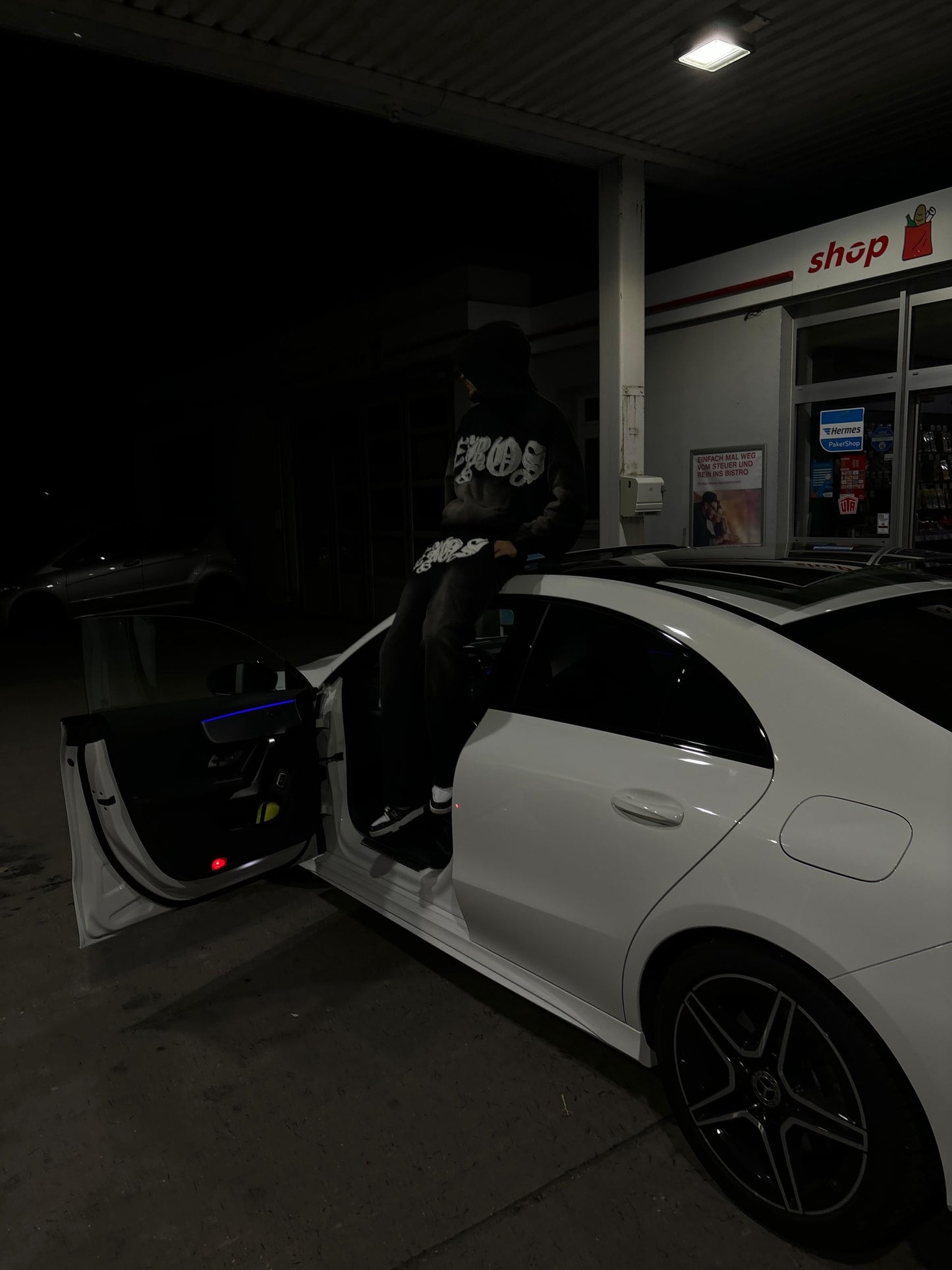 Eros-Tracksuit-Black-Baggy-Comfort-White-Design