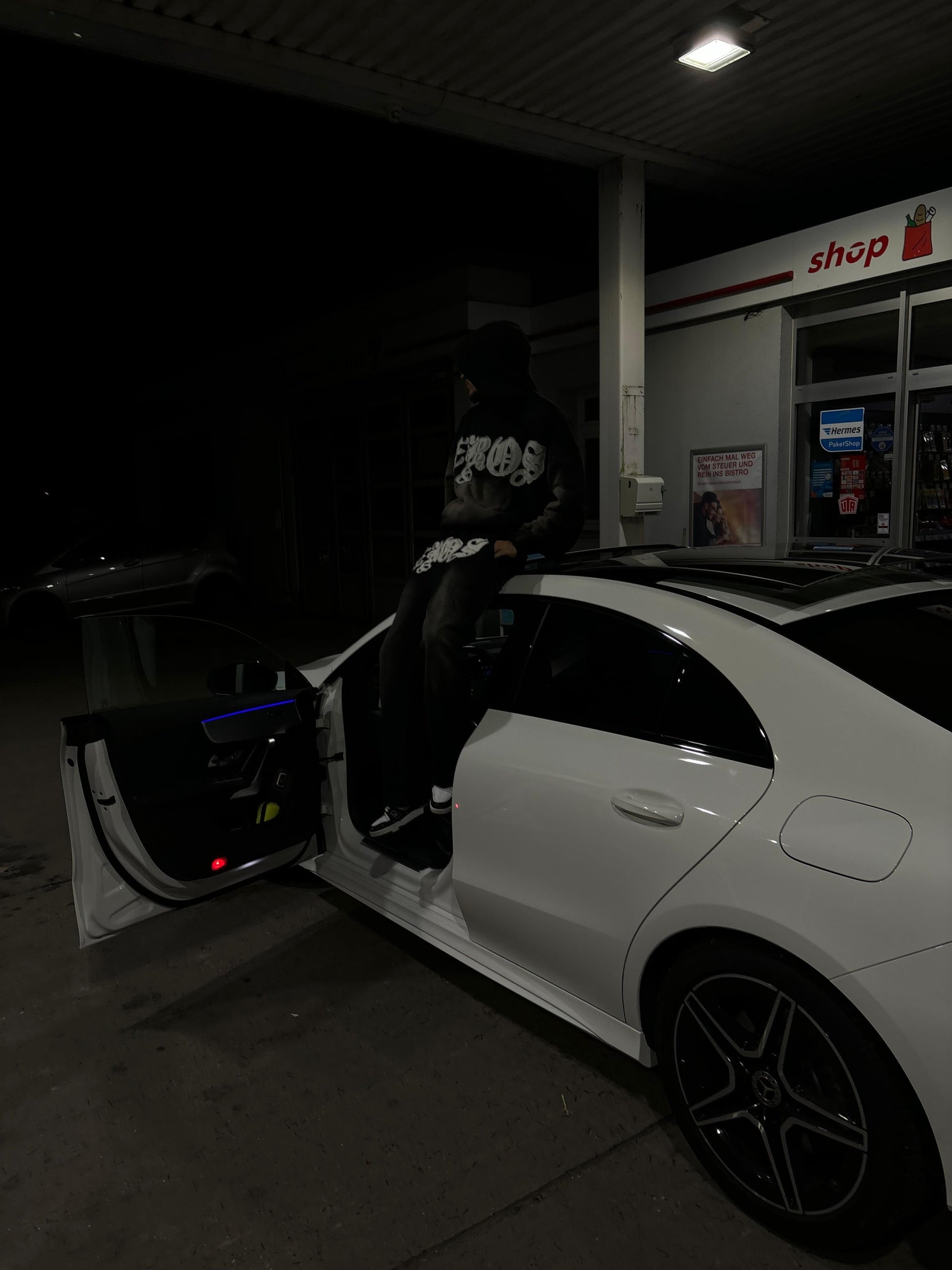 Eros-Tracksuit-Black-Baggy-Comfort-White-Design